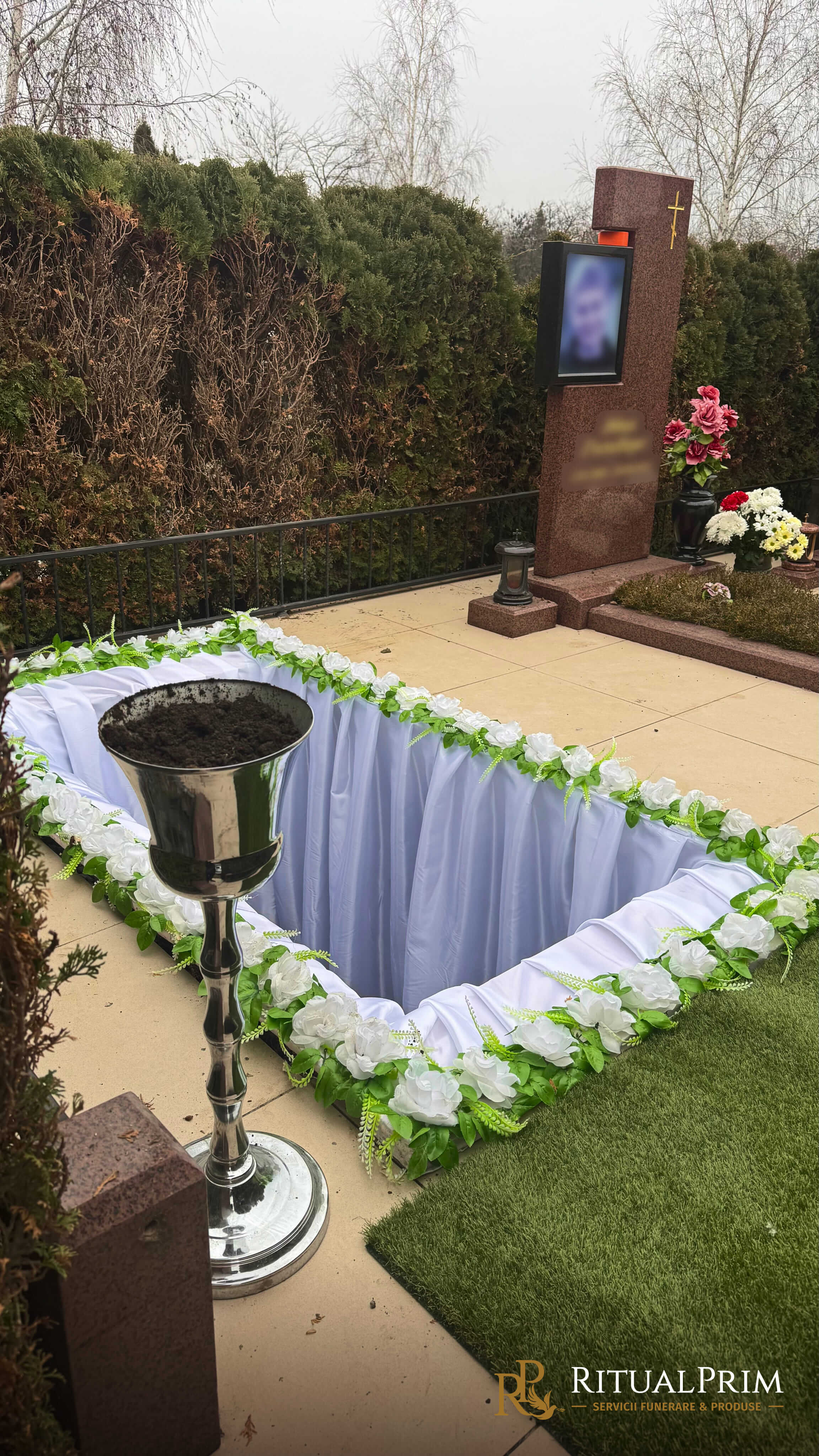 Драпировка могилы